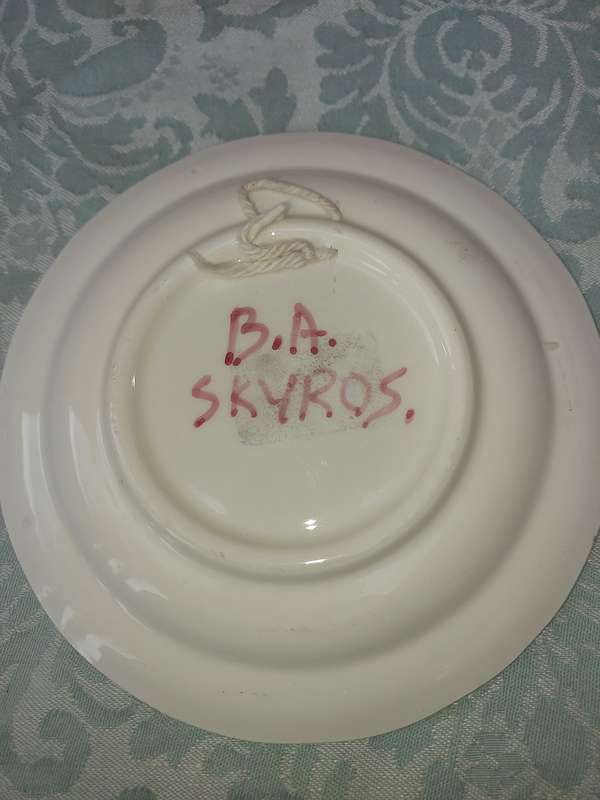 A VINTAGE ART DECOR WALL PLAQUE PAINTED BA SKYROS FLOWERS SOLD AS IS