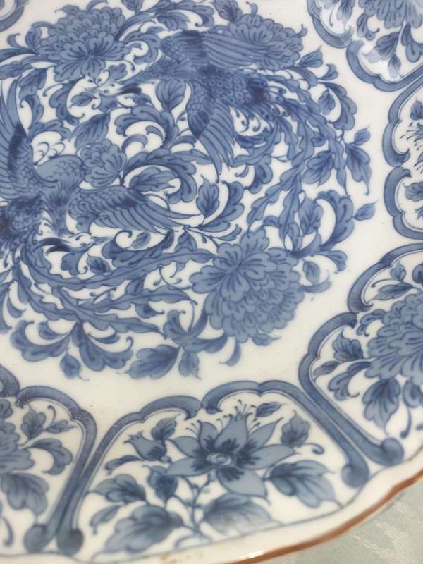 A VINTAGE JAPANESE CRAFTED PORCELAIN PLATTER