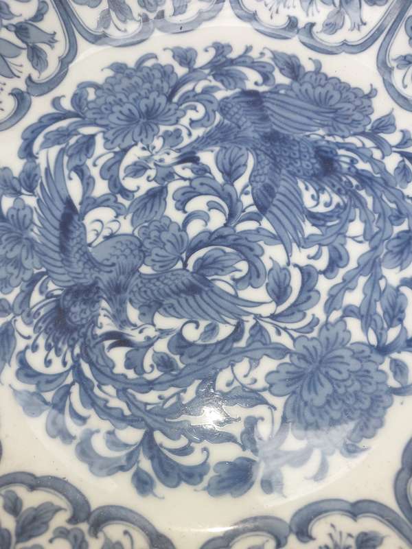A VINTAGE JAPANESE CRAFTED PORCELAIN PLATTER