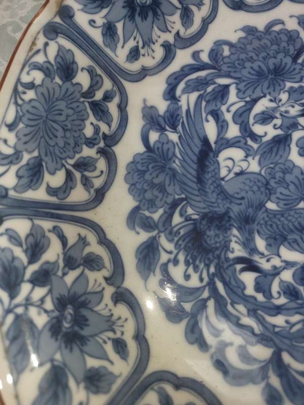 A VINTAGE JAPANESE CRAFTED PORCELAIN PLATTER