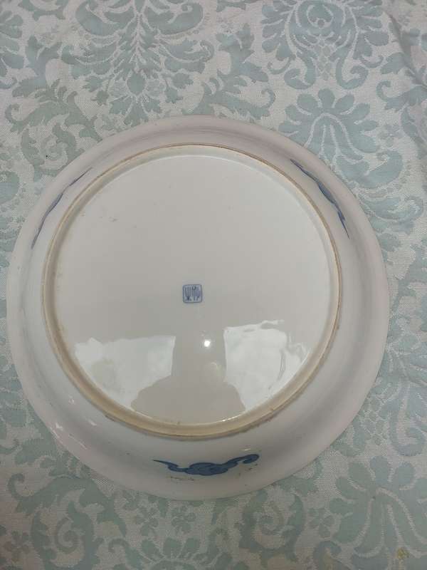 A VINTAGE JAPANESE CRAFTED PORCELAIN PLATTER