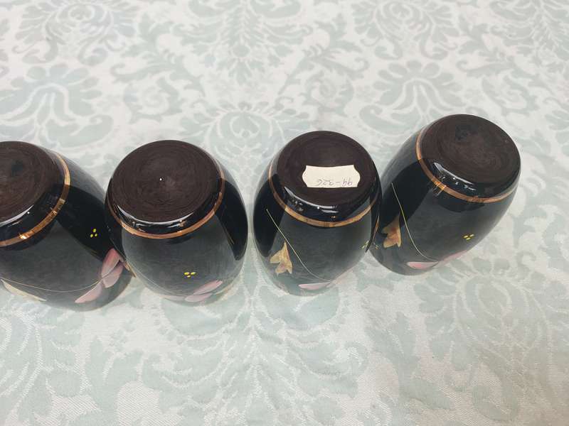 A SET OF SIX HAND MADE MURANO TYPE TUMBLERS SOLD AS IS