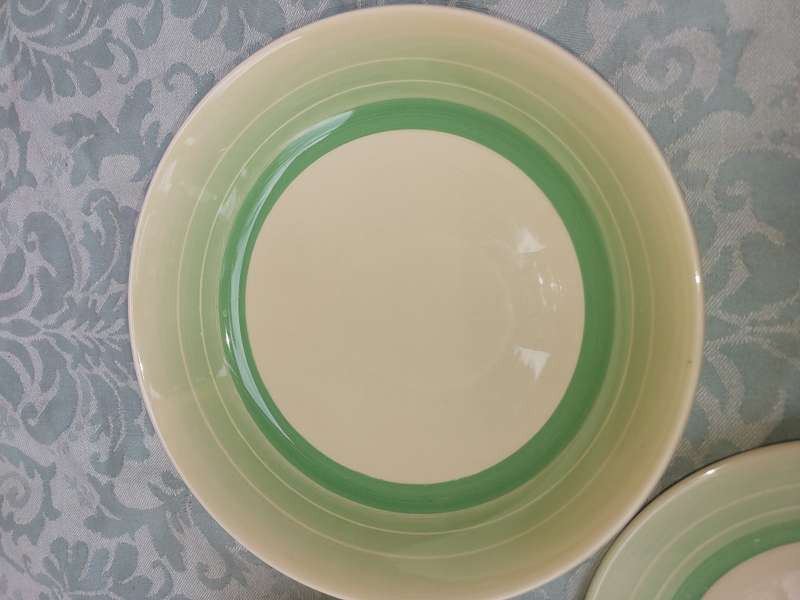A VINTAHE COLLECTION OF TWO SOUP BOWLS AND A SIDE PLATE BY ROYAL DOULTON