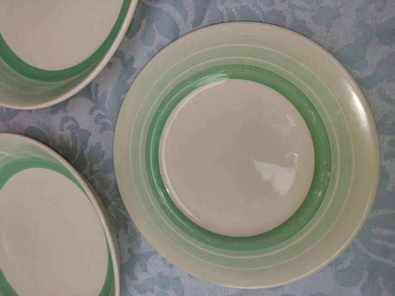 A VINTAHE COLLECTION OF TWO SOUP BOWLS AND A SIDE PLATE BY ROYAL DOULTON
