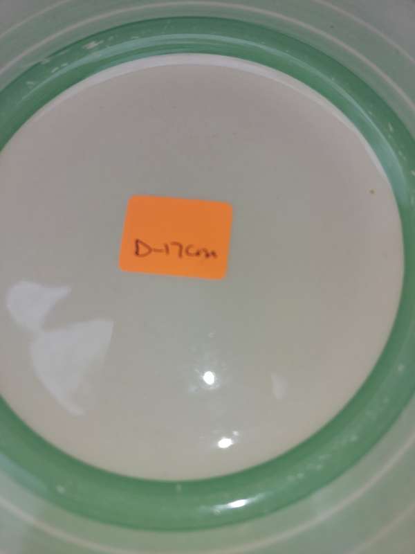 A VINTAHE COLLECTION OF TWO SOUP BOWLS AND A SIDE PLATE BY ROYAL DOULTON