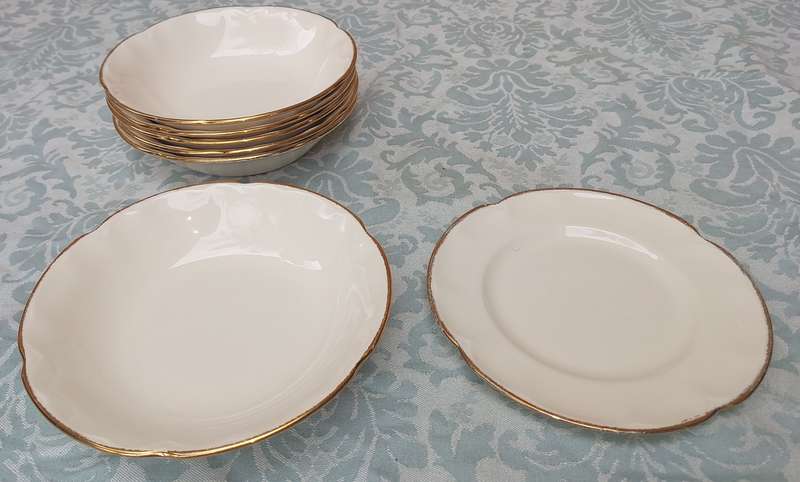 A VINTAGE COLLECTION JOHNSSON BROS CROCKERY SOLD AS IS