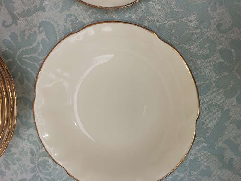 A VINTAGE COLLECTION JOHNSSON BROS CROCKERY SOLD AS IS