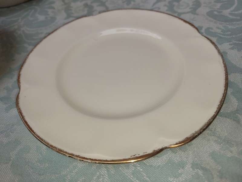 A VINTAGE COLLECTION JOHNSSON BROS CROCKERY SOLD AS IS