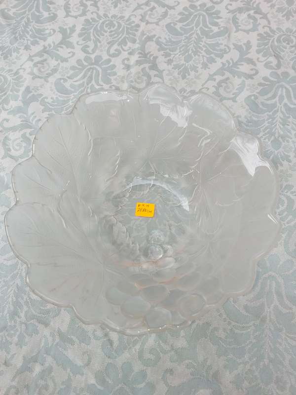 AN ART DECOR GREEN TINTED GLASS VASE SOLD AS IS