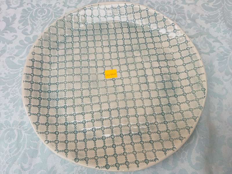 A WONKI WARE CAKE PLATE SOLD AS IS