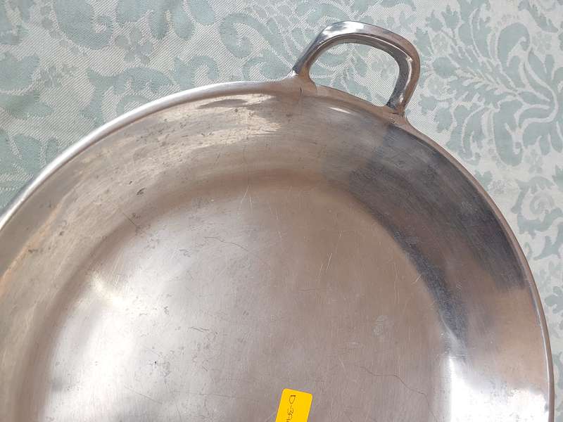 A 39 CENTIMETER DIAMETER PEALA PAN ALLUMINIUM ALLOY SOLD AS IS