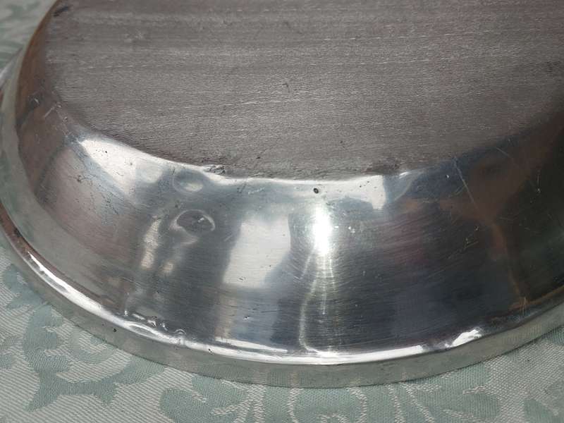 A 39 CENTIMETER DIAMETER PEALA PAN ALLUMINIUM ALLOY SOLD AS IS