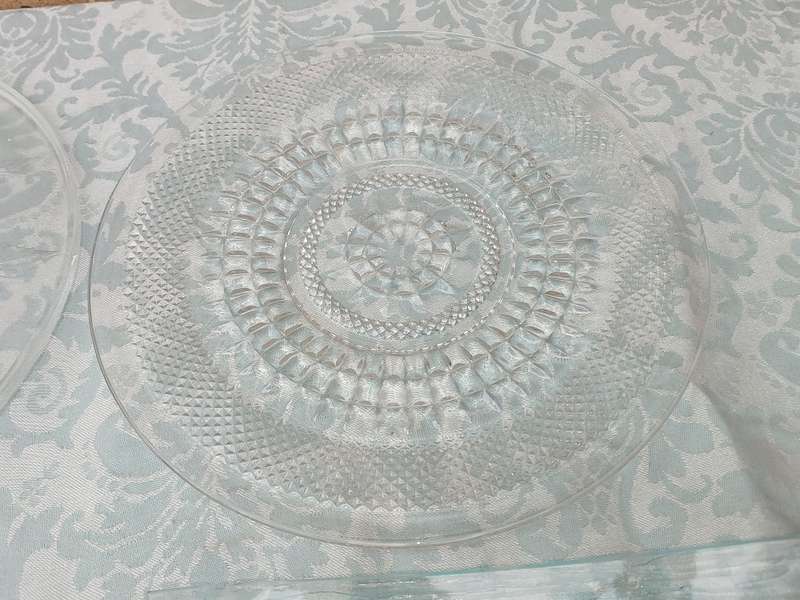A COLLECTION OF GLASS ART DECOR SERVING PLATTERS SOLD AS IS R350