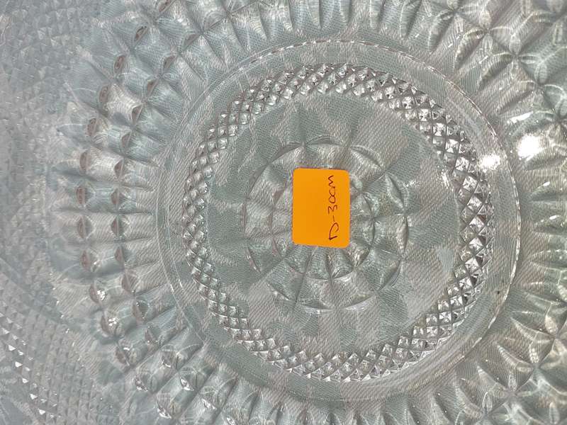 A COLLECTION OF GLASS ART DECOR SERVING PLATTERS SOLD AS IS R350