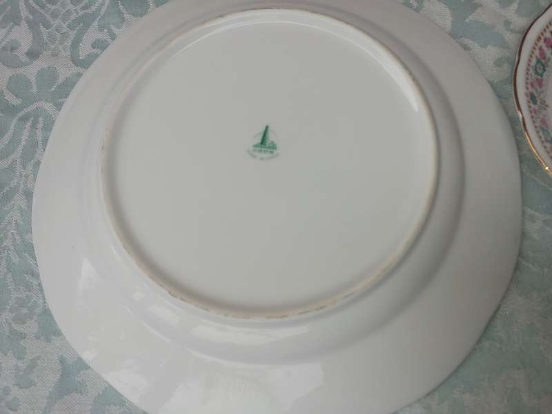 AVINTAGE 41 PIECE MADE IN CHINA DINNER SET  NANJING PAGODA MARK SOLD AS IS