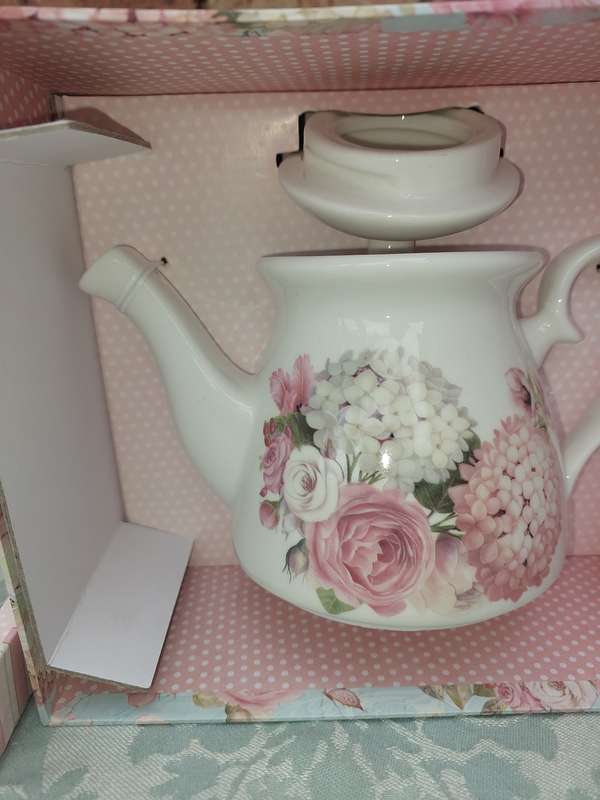 A GIFT TEAPOT PINK SOLD S IS