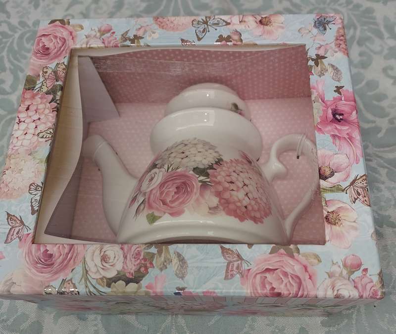 A GIFT TEAPOT PINK SOLD S IS