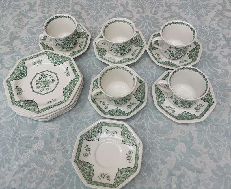 Royal Staffordshire Old Pekin Ironstone J&G Meakin Cups and  Saucers and a plate  Green White sold