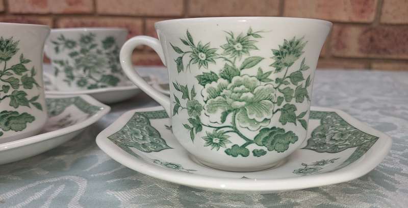 Royal Staffordshire Old Pekin Ironstone J&G Meakin Cups and  Saucers and a plate  Green White sold