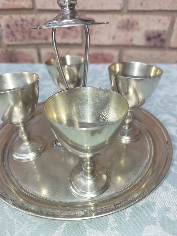 A VINTAGE SILVER-PLATED BREAKFAST BOILED EGG STAND WITHOUT THE SPOONS