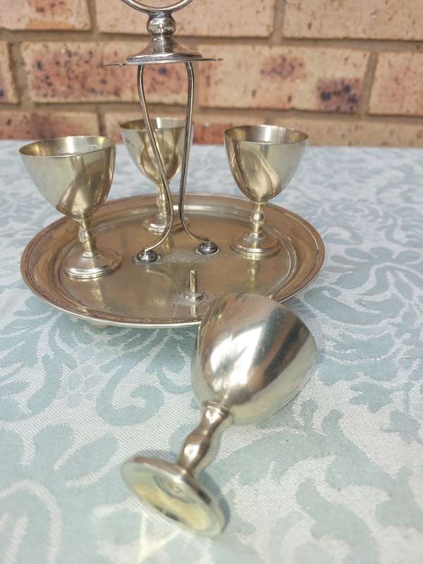 A VINTAGE SILVER-PLATED BREAKFAST BOILED EGG STAND WITHOUT THE SPOONS