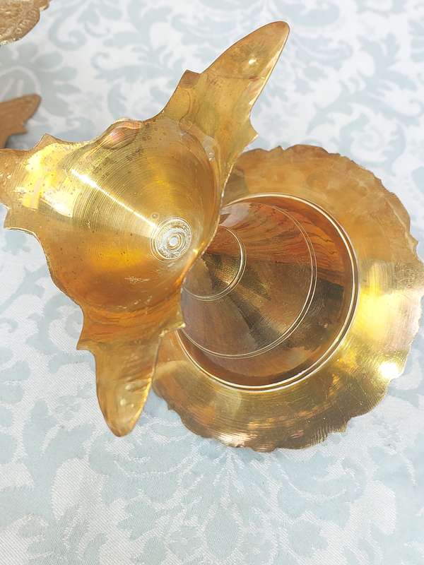 A PAIR MORROCAN STYLE BRASS ASH TRAYS SOLD AS IS