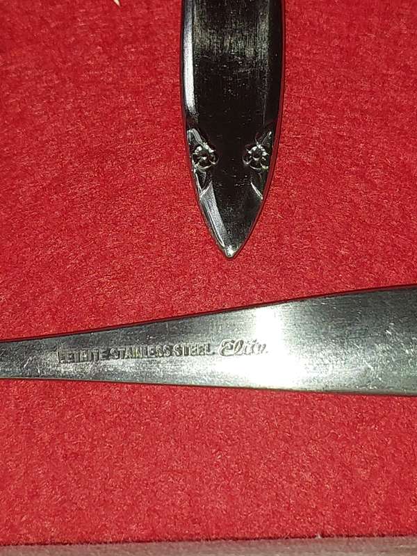 AN EETRITE STAINLESS STEEL EETRITE ELITE FISHKNIFE AND FORK SET 36 PIECE SOLD AS IS
