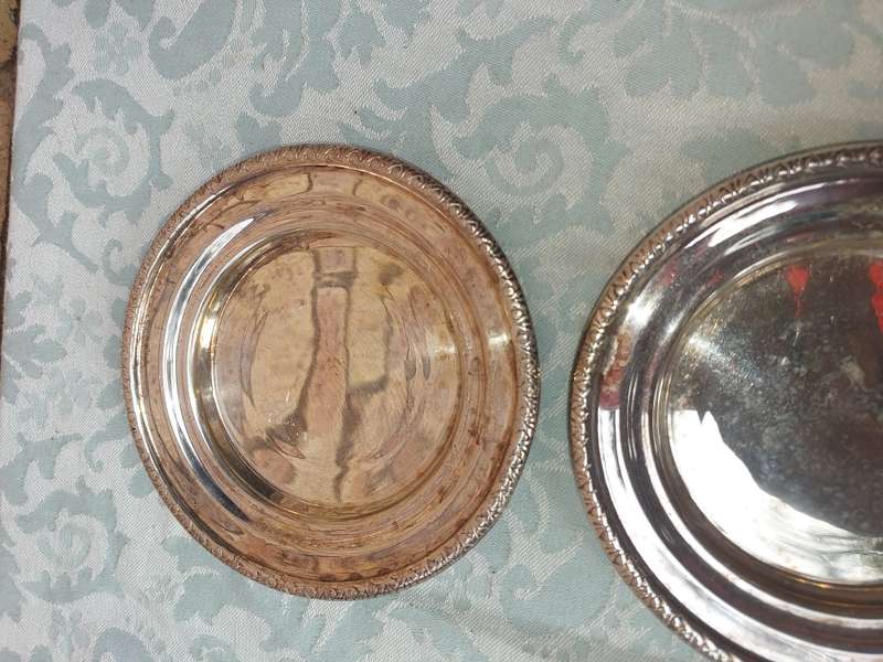 A VINTAGE COLLECTION OF FINGER PLATES SIOVER PLATED SOLD AS IS