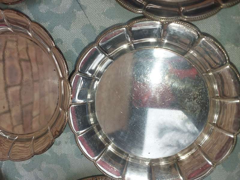 A VINTAGE COLLECTION OF FINGER PLATES SIOVER PLATED SOLD AS IS