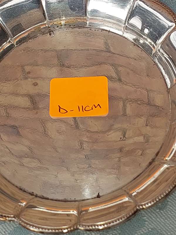 A VINTAGE COLLECTION OF FINGER PLATES SIOVER PLATED SOLD AS IS