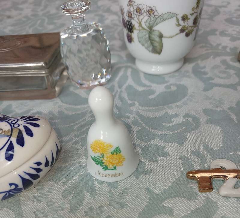 A VINTAGE COLLECTION OF TRINKETS , POCKET MIRRORS AND FIGURINES SOLD AS IS