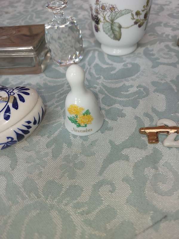 A VINTAGE COLLECTION OF TRINKETS , POCKET MIRRORS AND FIGURINES SOLD AS IS