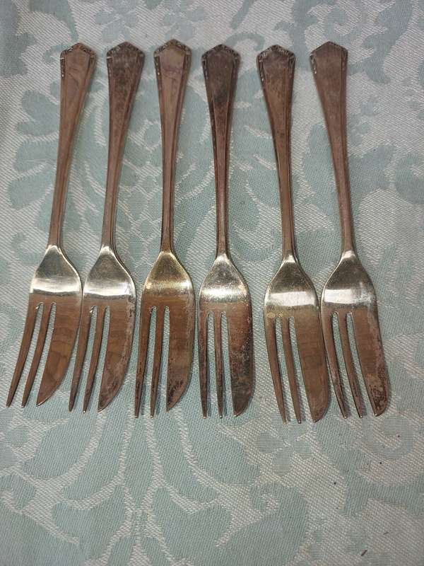 A VINTAGE SET OF DESERT FORKS EPNS SOLD AS IS