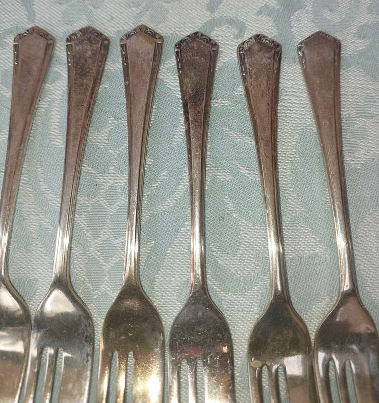 A VINTAGE SET OF DESERT FORKS EPNS SOLD AS IS