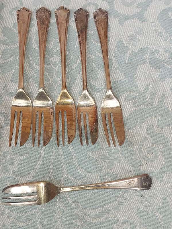 A VINTAGE SET OF DESERT FORKS EPNS SOLD AS IS