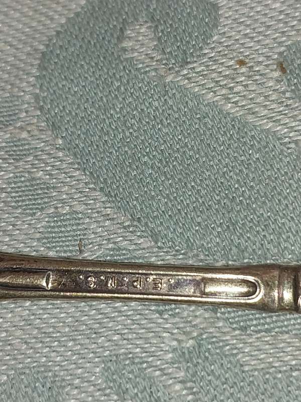 A VINTAGE SET OF 19 DESERT CUTLERY SOLD AS IS