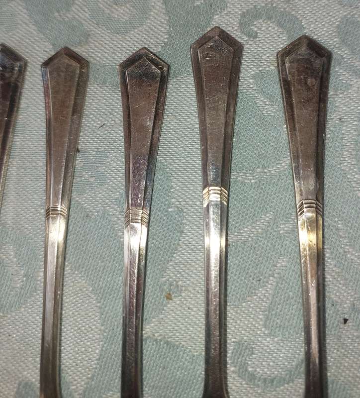 A VINTAGE SET OF 6 EPNS DESERT FORKS SOLD AS IS R200