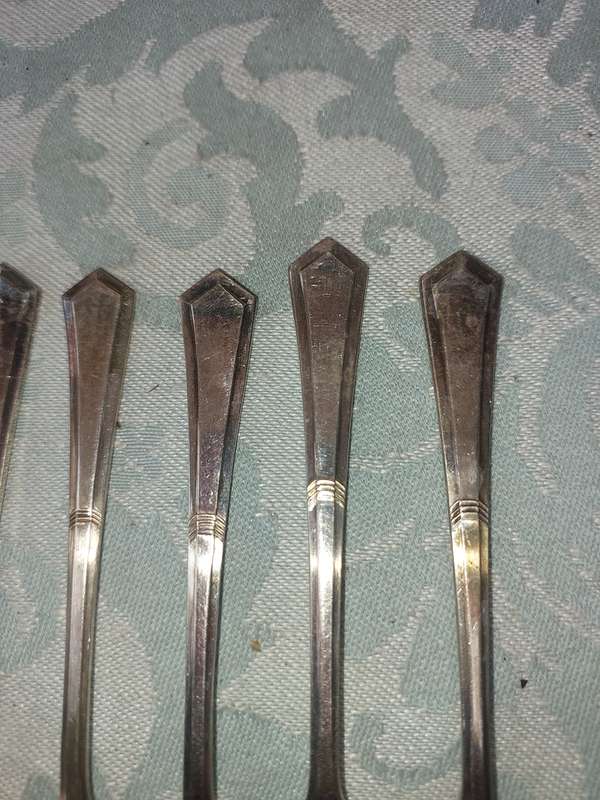 A VINTAGE SET OF 6 EPNS DESERT FORKS SOLD AS IS R200
