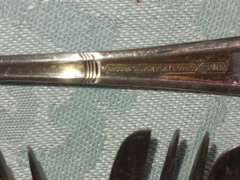 A VINTAGE SET OF 6 EPNS DESERT FORKS SOLD AS IS R200
