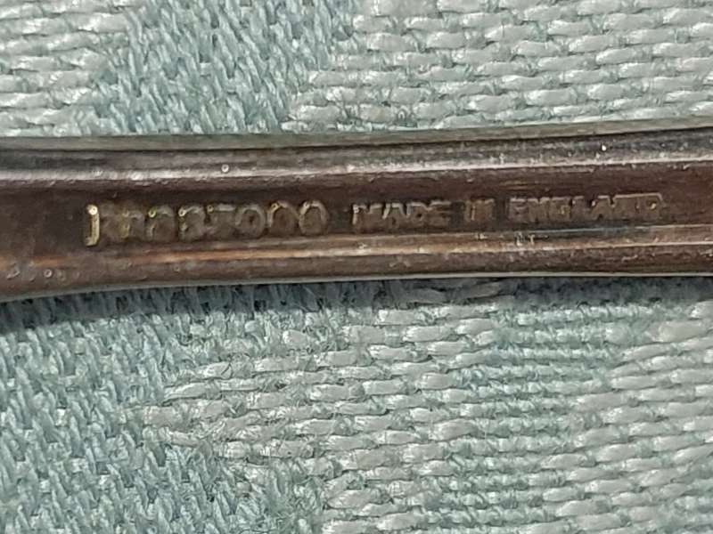 A VINTAGE SET OF 6 EPNS DESERT FORKS SOLD AS IS R200