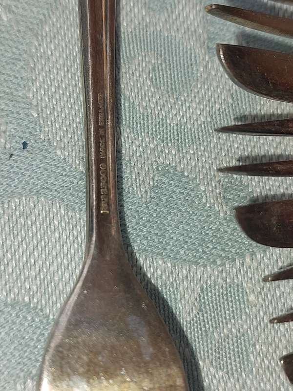 A VINTAGE SET OF 6 EPNS DESERT FORKS SOLD AS IS R200