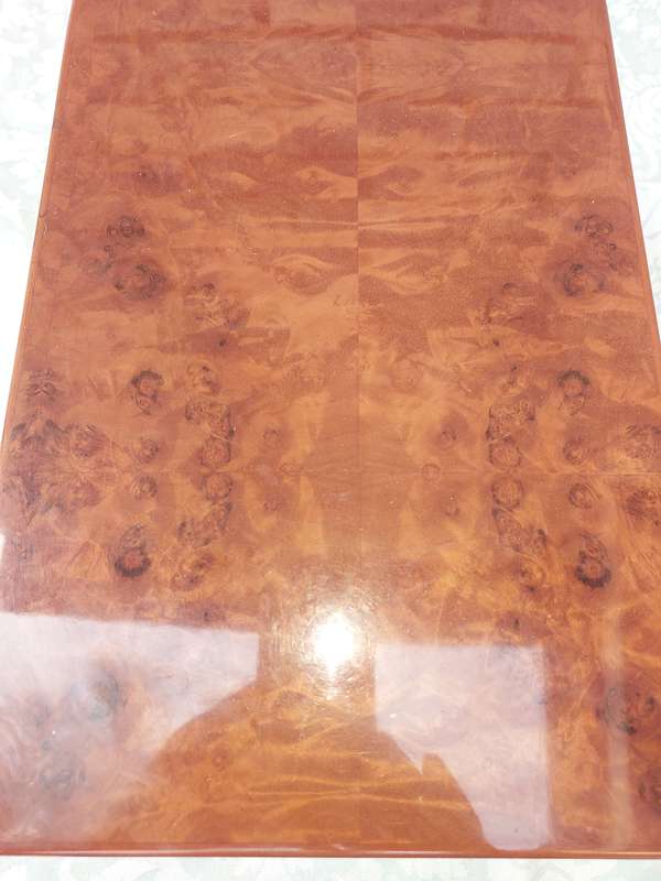 A BEAUTIFULL BURL VENEER WOODEN JEWELRY BOX