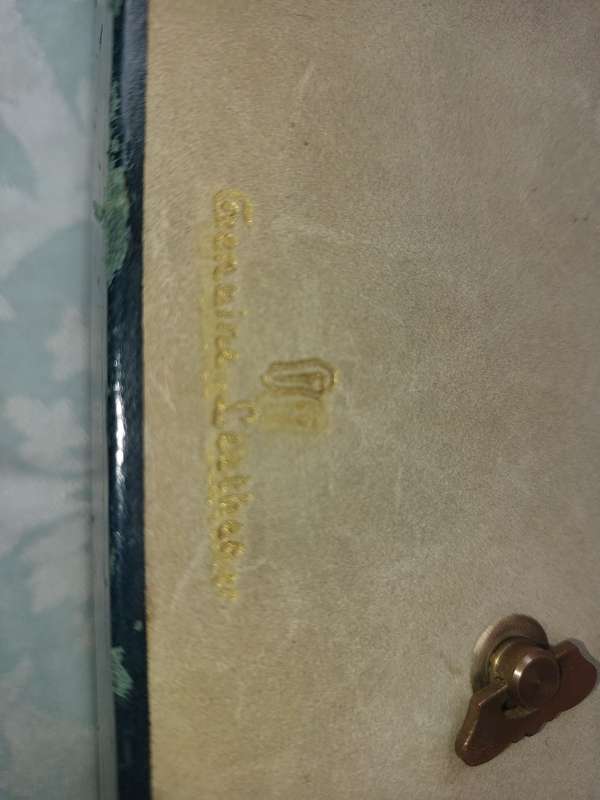 A COLLECTION OF VINTAGE JEWELRY BOXES SOLD AS IS