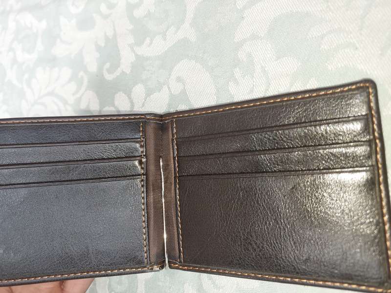 A JOBLOT COLLECTION CLUTCH BAGS AND PURSES SOLD AS IS R450