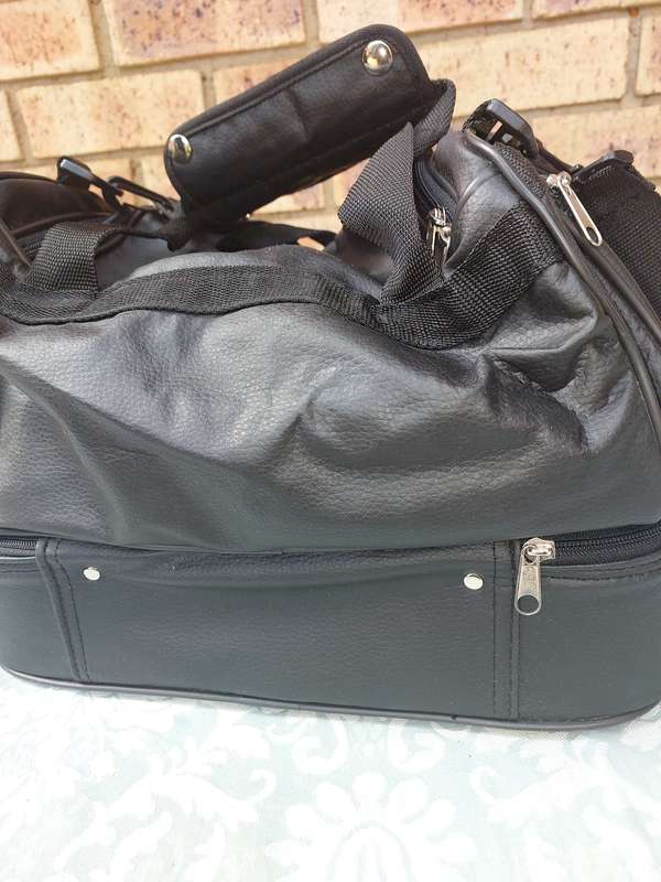 A BLACK FAUX LEATHER BAG FOR THE LADIES SOLD AS IS