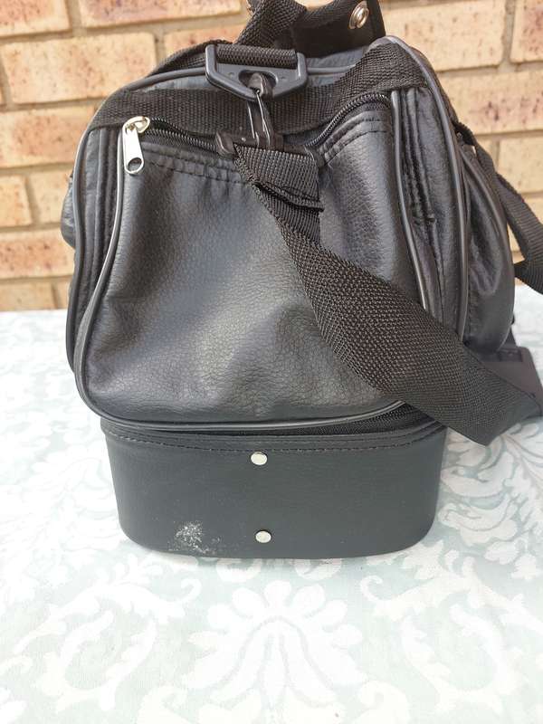A BLACK FAUX LEATHER BAG FOR THE LADIES SOLD AS IS