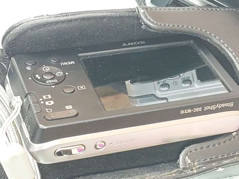 A JOBLOT POCKET CAMERAS AND A NINTENDO GAME WITH ALL THE GAMES SOLD AS IS NOT TESTED