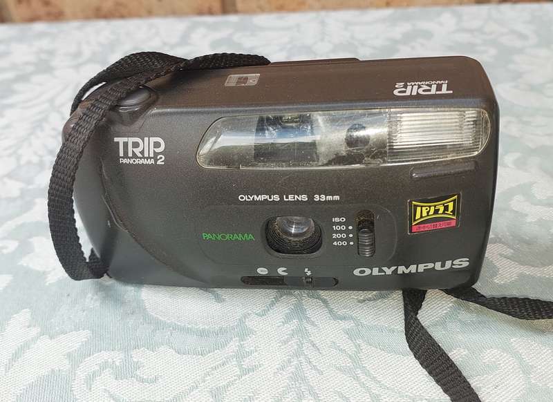 A VINTAGE JOBLOT CAMERAS SOLD AS IS NOT TESTED