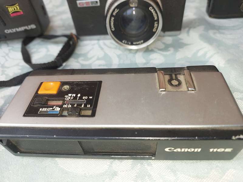 A VINTAGE JOBLOT CAMERAS SOLD AS IS NOT TESTED