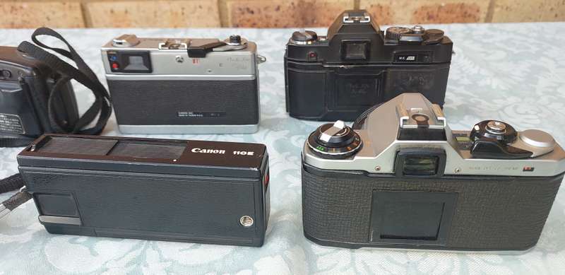 A VINTAGE JOBLOT CAMERAS SOLD AS IS NOT TESTED